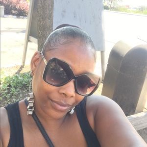 Meet your Posher, Aisha